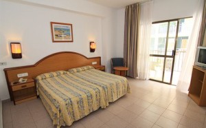 slaapkamer en bedden Marina Playa de Palma